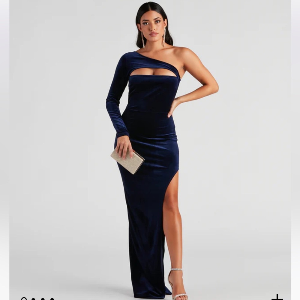 Windsor Store-Gracie Formal Velvet Side Slit Dress Large